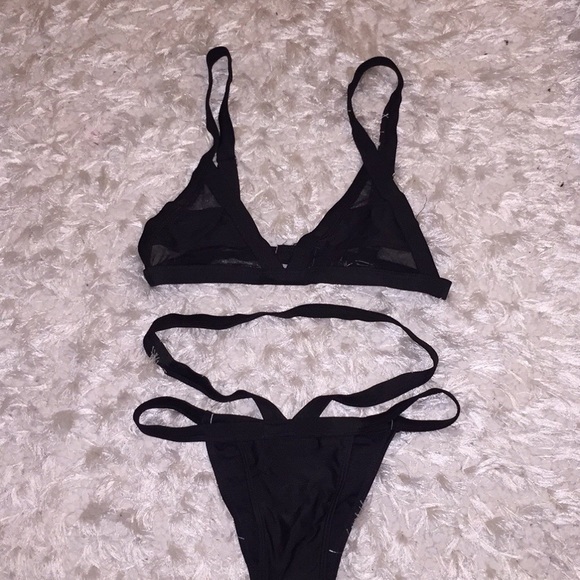 Bikini - Picture 2 of 2